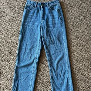 Perfect blue jeans with no rips